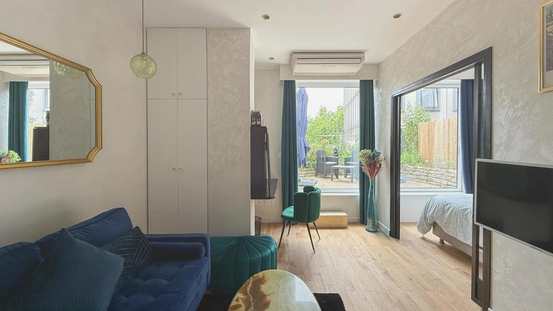 Bright Apartment With Garden Close To The Metro Párizs